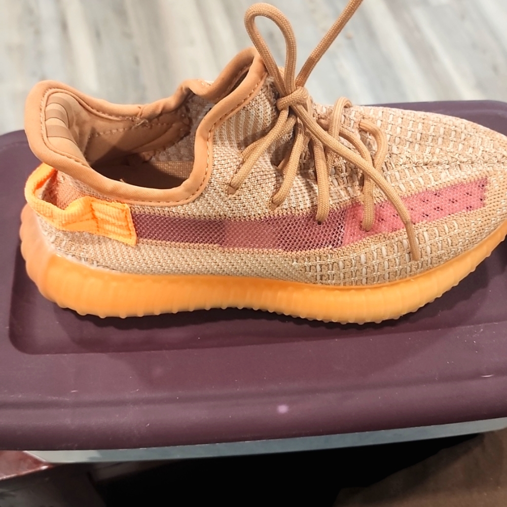 YEZZY BOOST 350 V2 CLAY